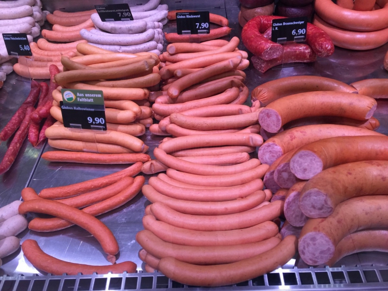 charcuterie-BESSE SUR ISSOLE-min_sausages_meat_butchery-1069321